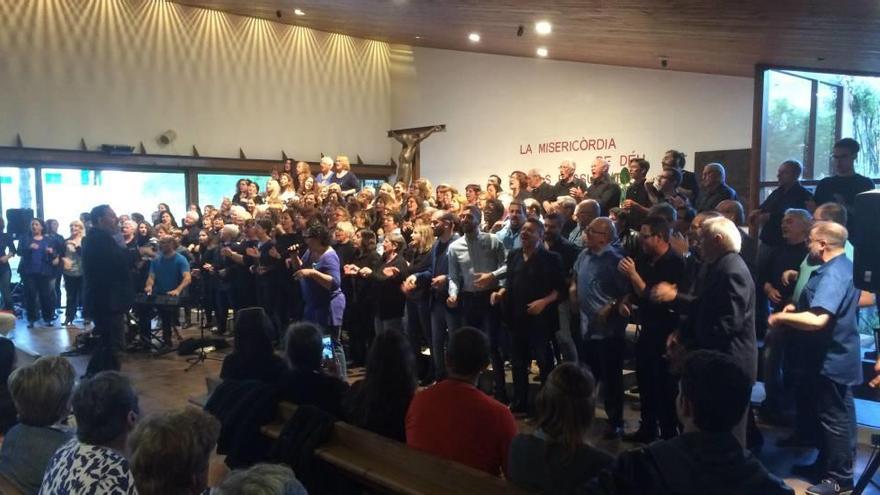 Las fiestas de la Colònia en honor al patrón Sant Jordi culminan a ritmo de gospel