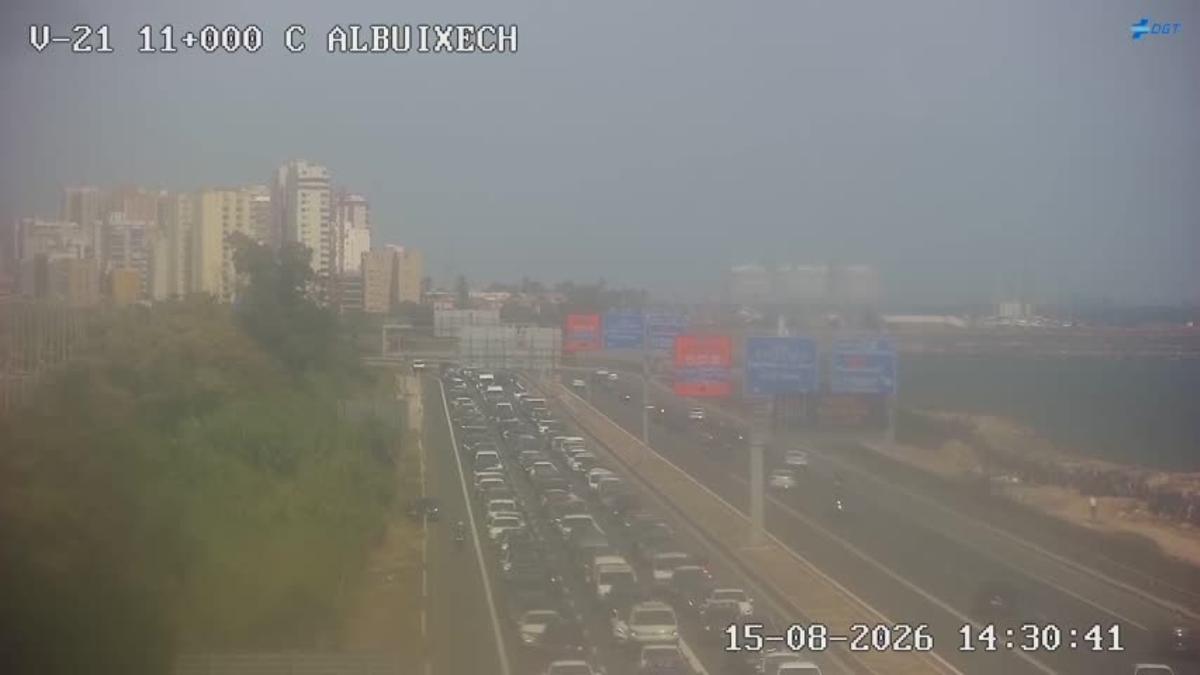 Retenciones en la V-21 a la altura de Albuixech.