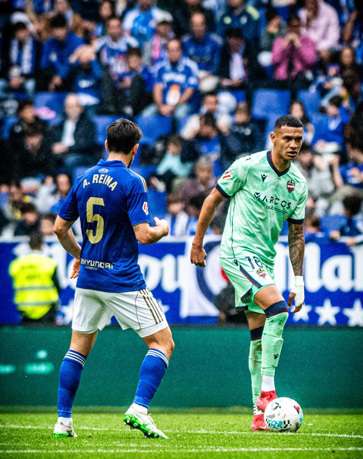 Kervin Arriaga, durante el partido ante el Oviedo.