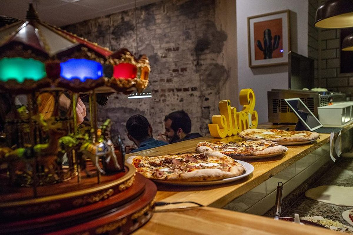Pizzas en La Fabbrica Pizzería.