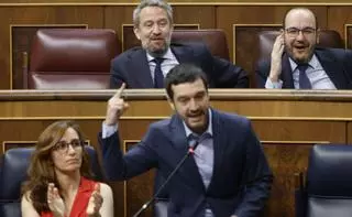 Bustinduy admite que el Gobierno debe dar el 50% de los fondos para dependencia pero culpa al PSOE