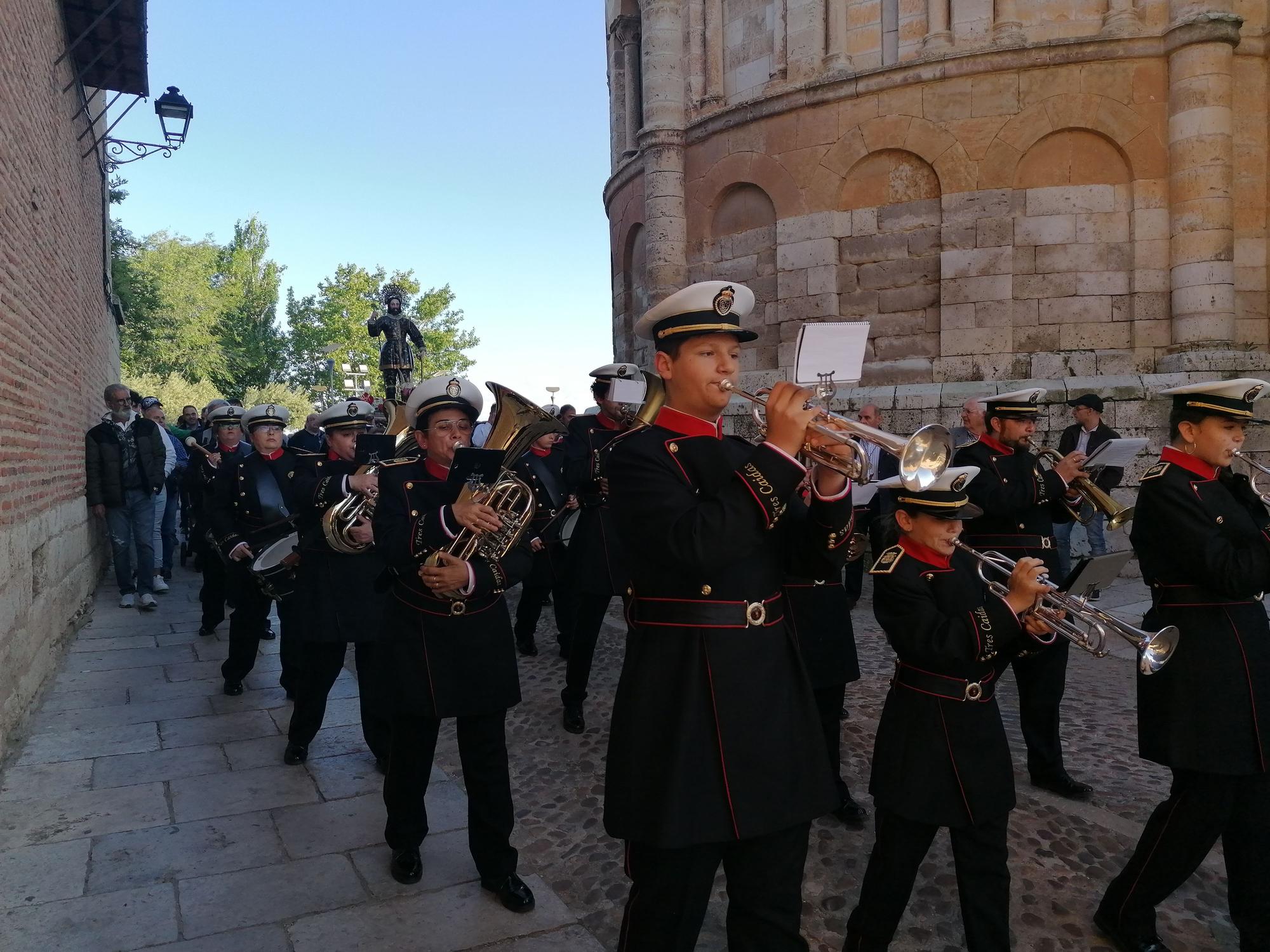 Toro implora a San Isidro que llueva