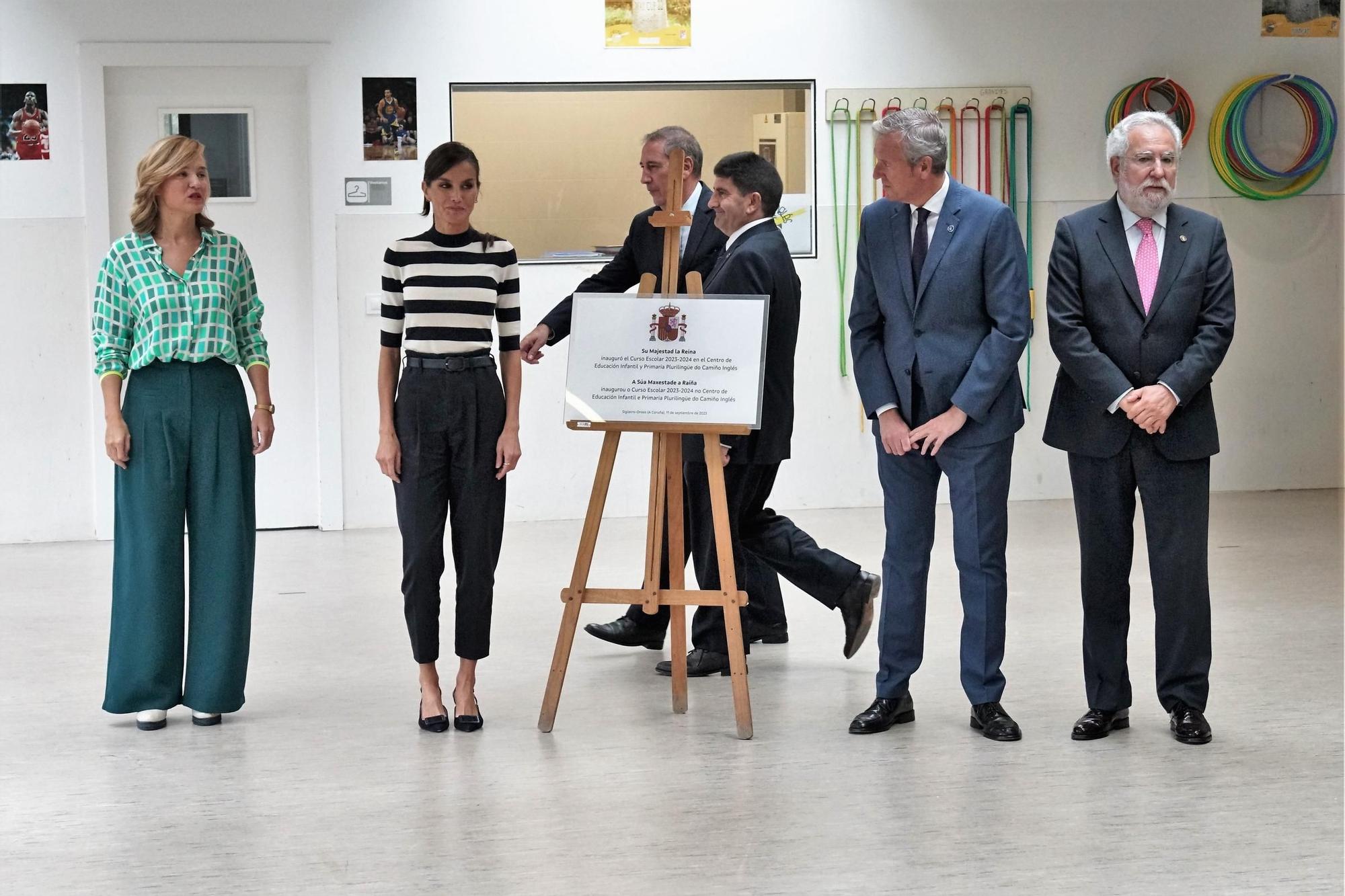 La reina Letizia inaugura el curso escolar en Oroso