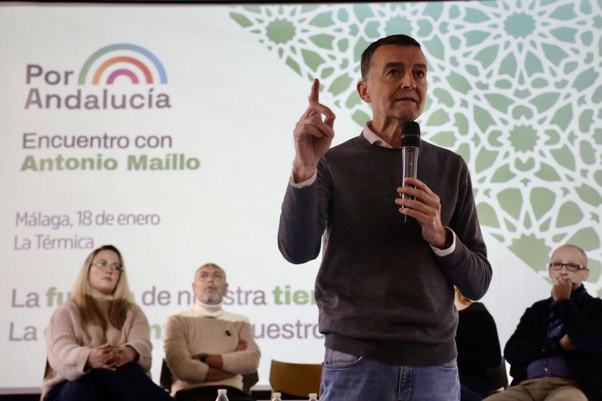 El candidato a la presidencia de la Junta de Andalucía por Por Andalucía, Antonio Maíllo, y el candidato de Izquierda Unida, Ernesto Alba, asisten al acto de Por Andalucía 'La fuerza de nuestra tierra; la esperanza de nuestro futuro', a 18 de enero de 2026 en Málaga (Andalucía, España). El candidato a la presidencia de la Junta de Andalucía por Por Andalucía y coordinador federal de Izquierda Unida, Antonio Maíllo, participa en el acto 'La fuerza de nuestra tierra; la esperanza de nuestro futuro' en el que se han tratado cuestiones sobre la vivienda y los servicios públicos. Organizado por Por Andalucía en la sala Benalmádena de La Térmica de Málaga. 18 ENERO 2026 Álex Zea / Europa Press 18/01/2026. Antonio Maíllo;Ernesto Alba;Álex Zea