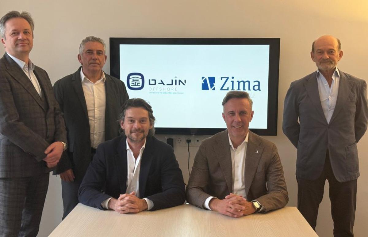 Representantes de Dajin y Zima, en la firma del preacuerdo entre ambas compañías. |