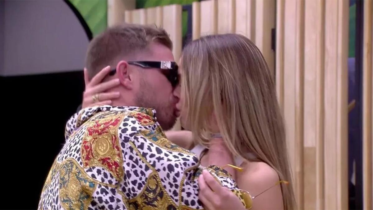 Tom Brusse y Sara se besan en Secret Story