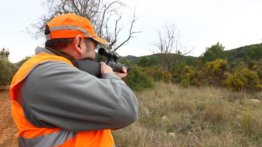 Generalitat prepara una normativa para que los cazadores puedan comercializar o donar la carne de caza