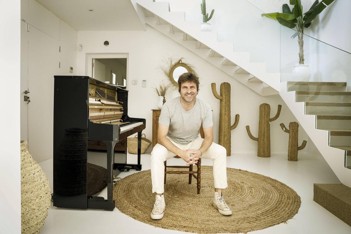 David Gómez, pianista, posa en su casa de la Part Forana