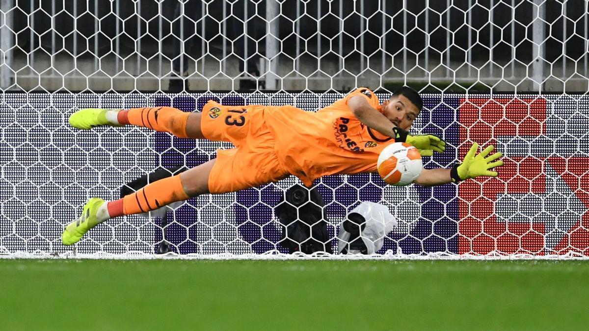 Gerónimo Rulli detuvo el penalti a David de Gea en la final de la Europa League y entró en la historia del Villarreal, siendo un jugador clave en el primer título.