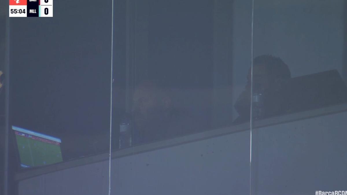 Xavi vio el Nápoles desde su grada de Montjuïc