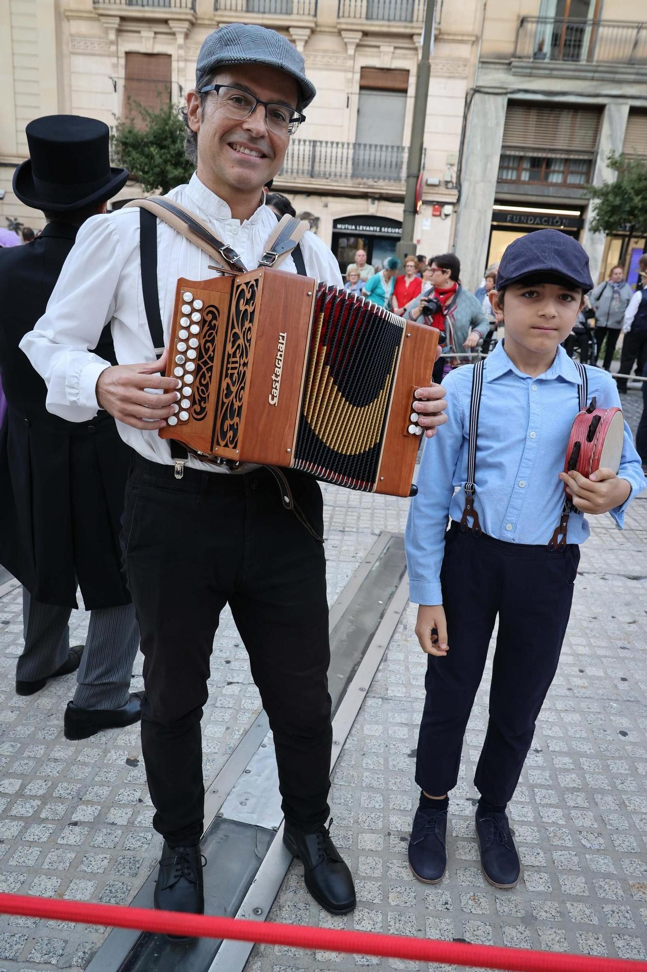 Inicio de la Feria Modernista de Alcoy 2025