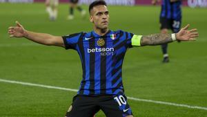 Lautaro Martínez, el delantero del Inter, festeja su gol, el 0-1 al Bayern en Múnich.