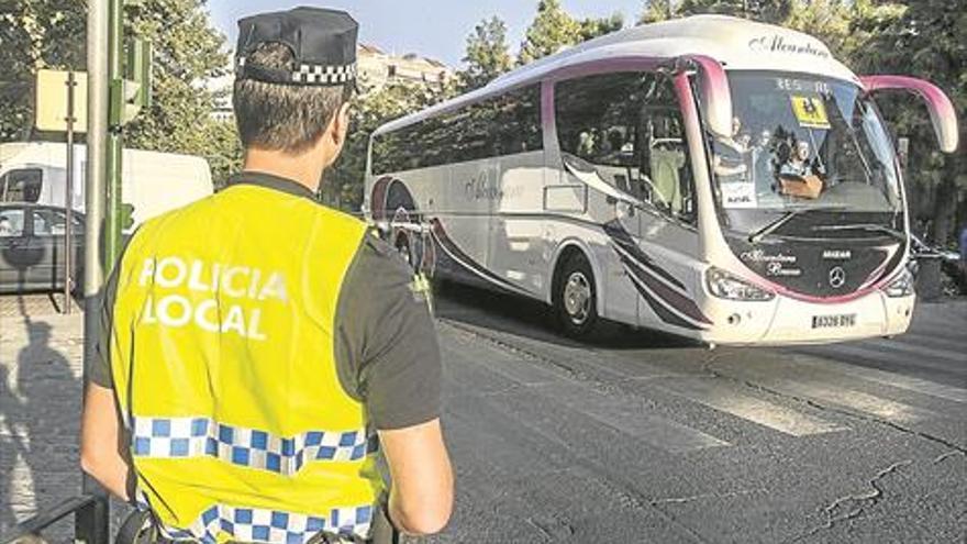 El juez suspende la lista de servicios esenciales que permiten contratos temporales o interinos