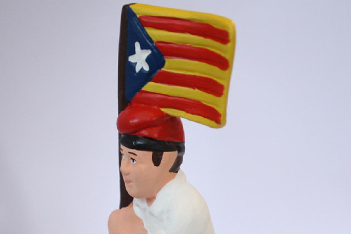 El clàssic caganer amb barretina i la bandera estelada és un dels més demanats del 2012. El clàssic caganer amb barretina i la bandera estelada és un dels més demanats del 2012.