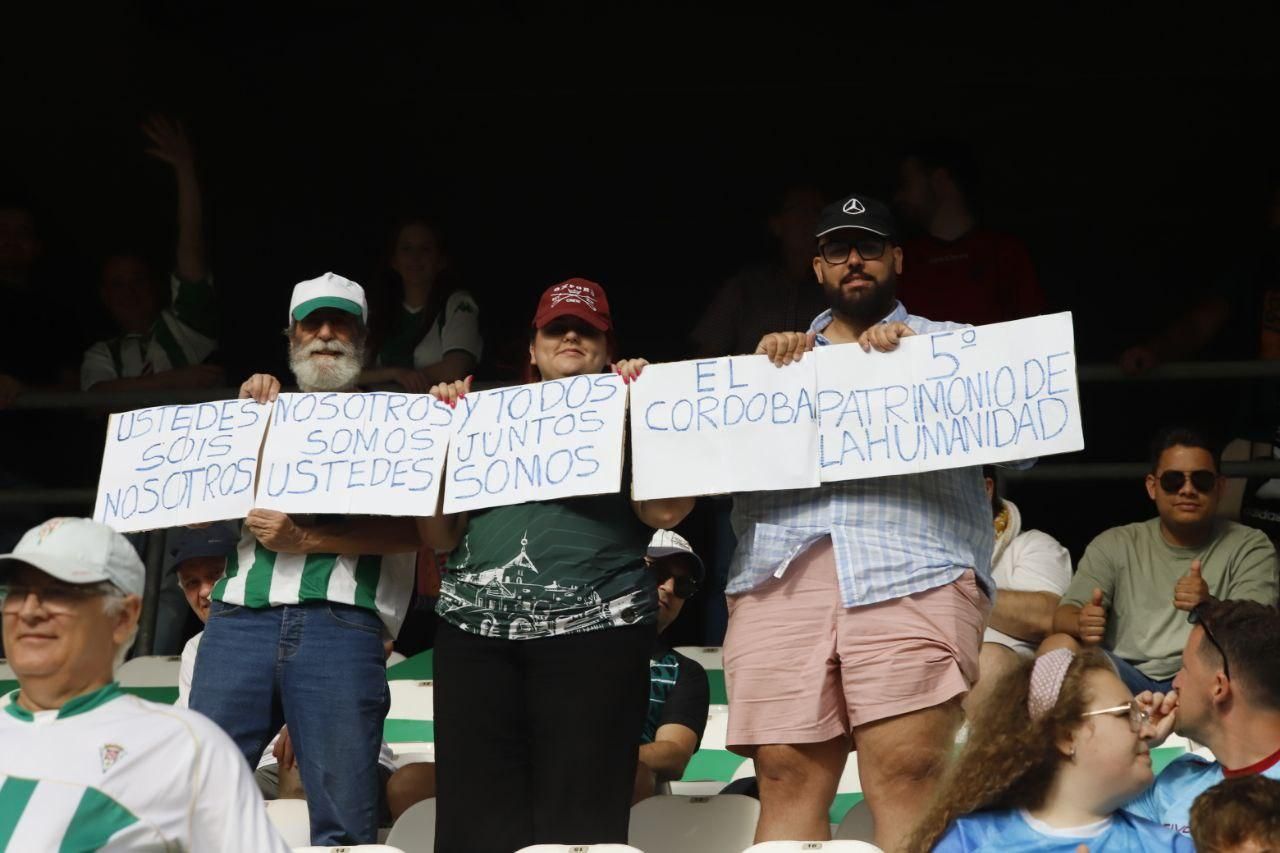 Córdoba CF-Ponferradina | Las imágenes de la afición blanquiverde en el play off de ascenso