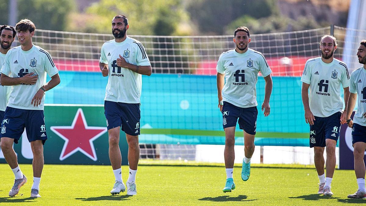 Varios jugadores de la selección, durante el entrenamiento de ayer.