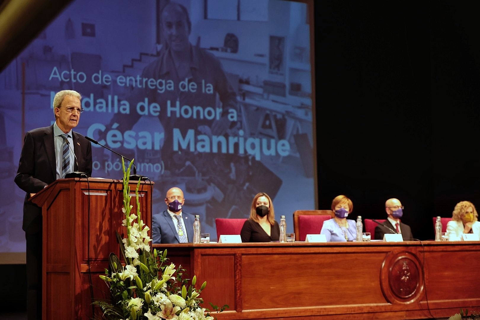 Medalla de Oro de la ULL a César Manrique