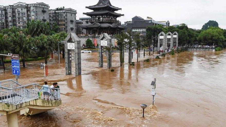 Lluvias torrenciales en China dejan cinco muertos y miles de damnificados