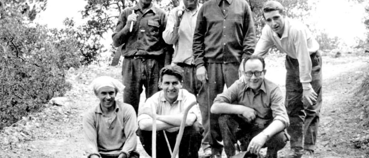 Un grupo de ´alaroners´ en un descanso de los trabajos que se hacían en domingo.