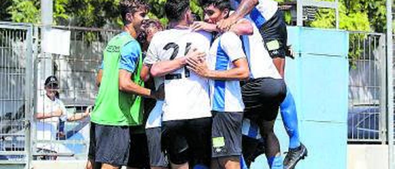 Los jugadores del Hércules  B celebran uno de los goles. | HCF