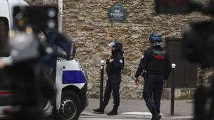 DIRECTO | La policía rodea el consulado iraní en París tras acceder un hombre presuntamente con un explosivo
