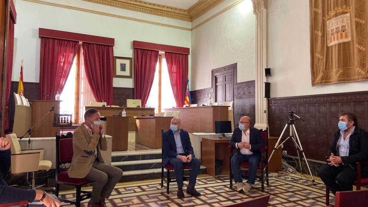 Alejandro Soler visita Monóvar para ver in situ la situación de la Estación de Ferrocarril