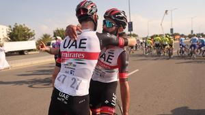 Gaviria celebrando su primera victoria en Omán