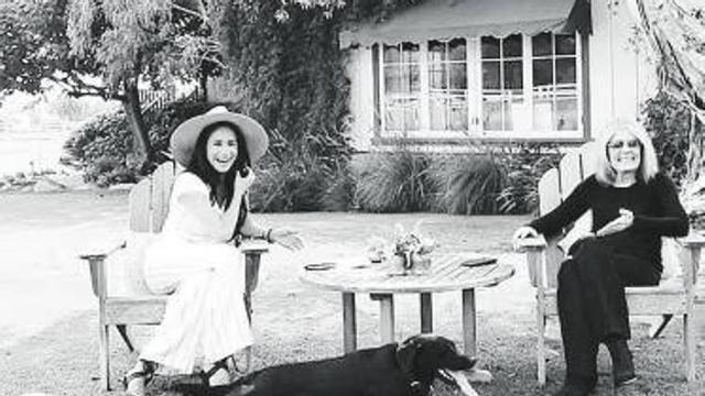 Un momento de la charla de Meghan (i) y Gloria.