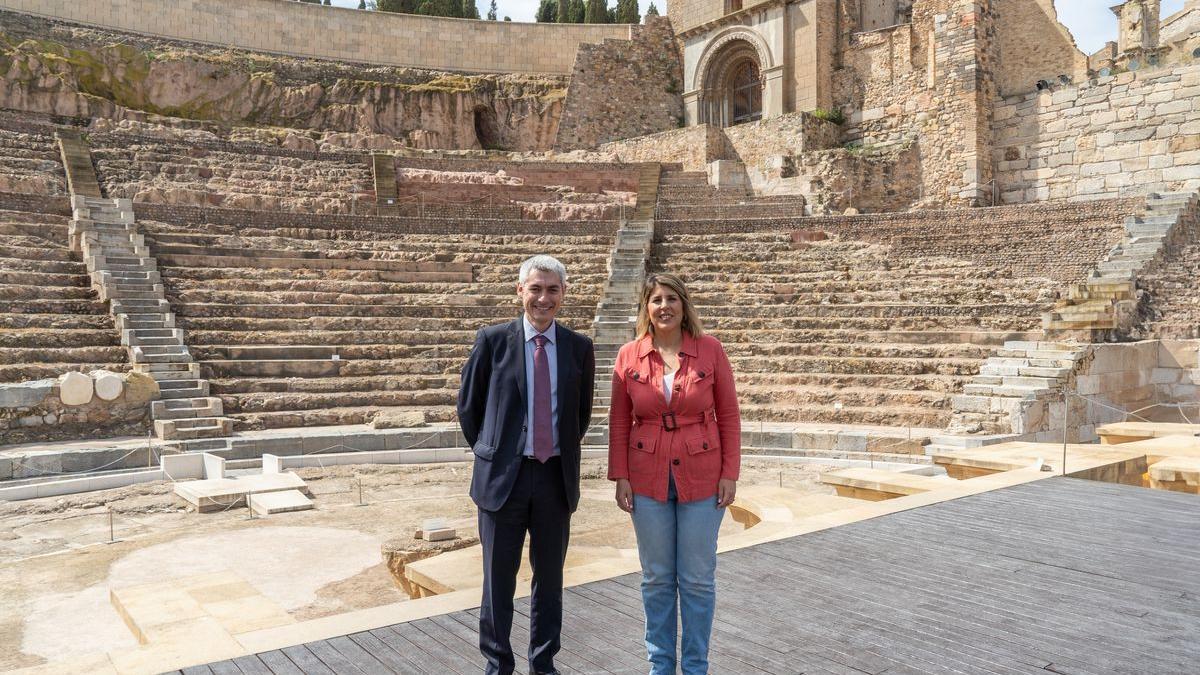 La alcaldesa de Cartagena, Noelia Arroyo, recibió a Daniel Tugues, nuevo CEO para España de Veolia.