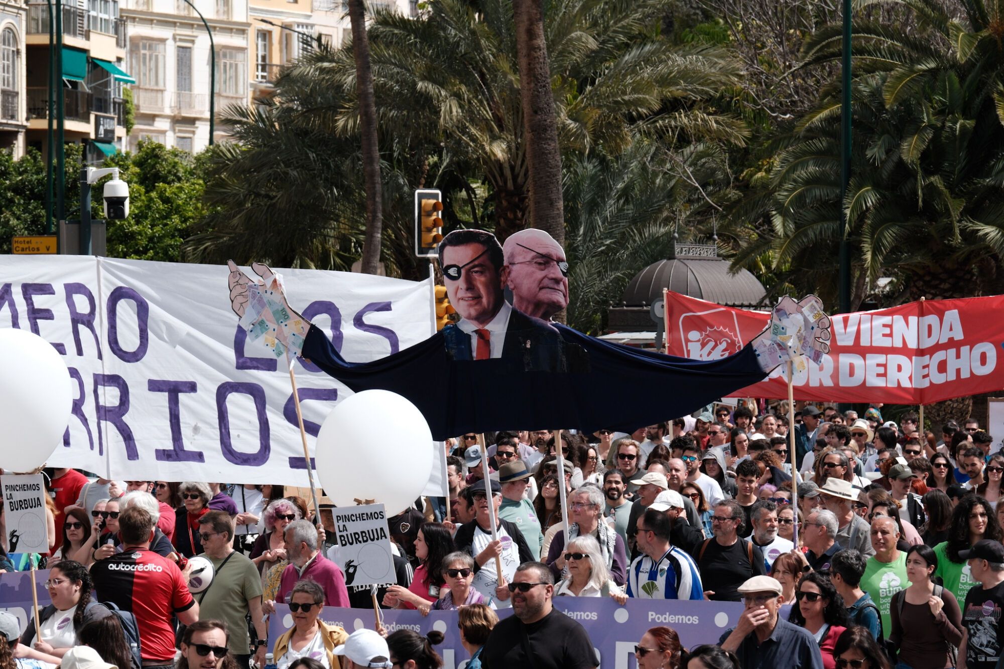 La manifestación por la vivienda digna salió este sábado a las calles de Málaga para reclamar soluciones contra la crisis habitacional