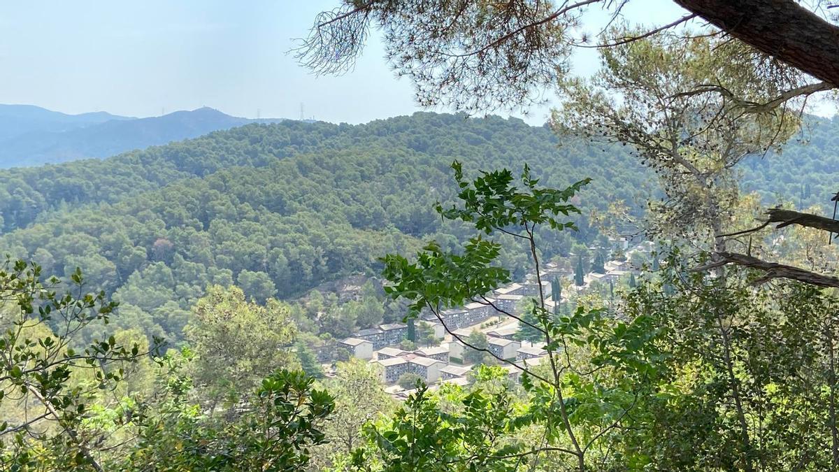 Vistas del cementerio de Collserola.