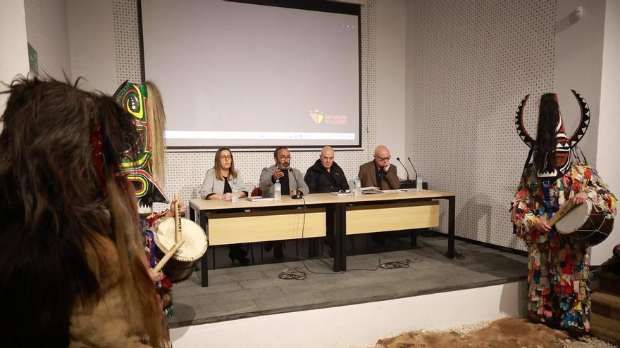 Video | ‘Raíces: Cuaderno de viaje a la antropología cacereña’ de Francis Villegas