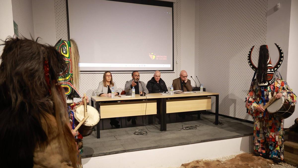 Video | ‘Raíces: Cuaderno de viaje a la antropología cacereña’ de Francis Villegas