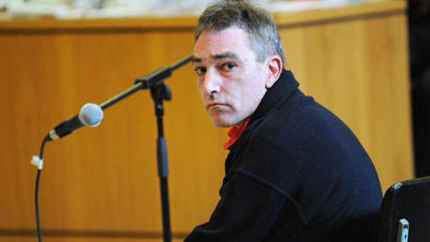 El acusado por el asesinato de su hijo en Paderne en el banquillo de la Audiencia Provincial.