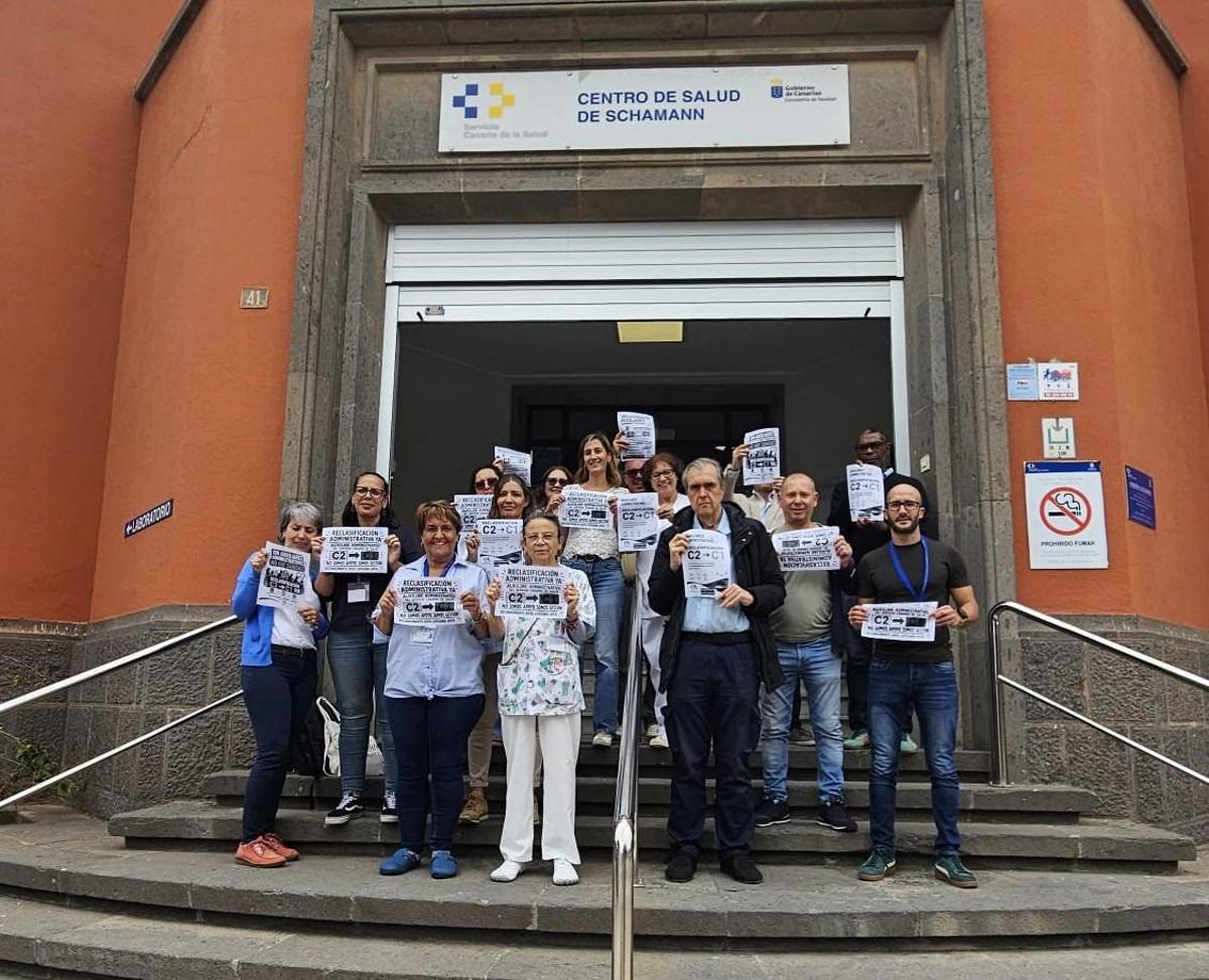 Los Auxiliares Administrativos del Servicio Canario de Salud exigen su reclasificación inmediata al Grupo C1