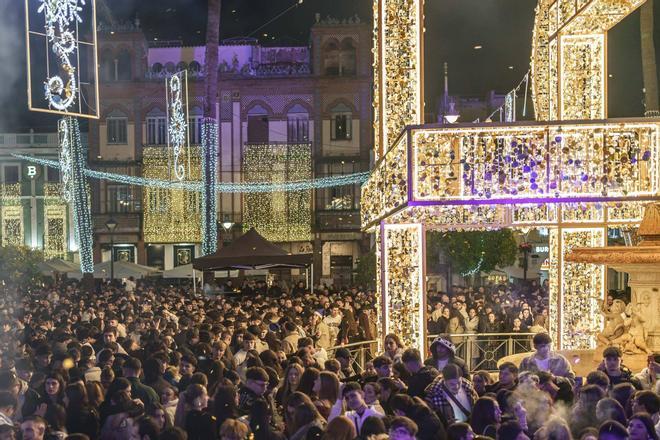 Campanadas adelantadas y fiestón en Mérida con las Preuvas