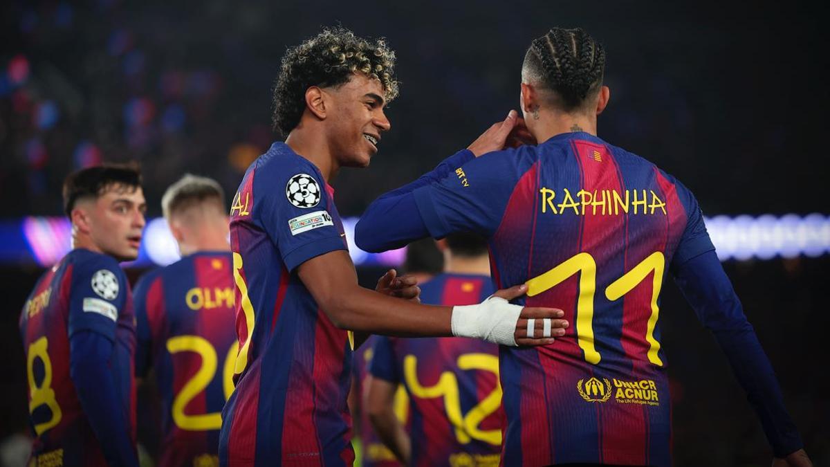 Lamine y Raphinha celebran uno de los goles contra el Newcastle