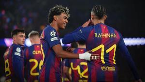 Lamine y Raphinha celebran uno de los goles contra el Newcastle