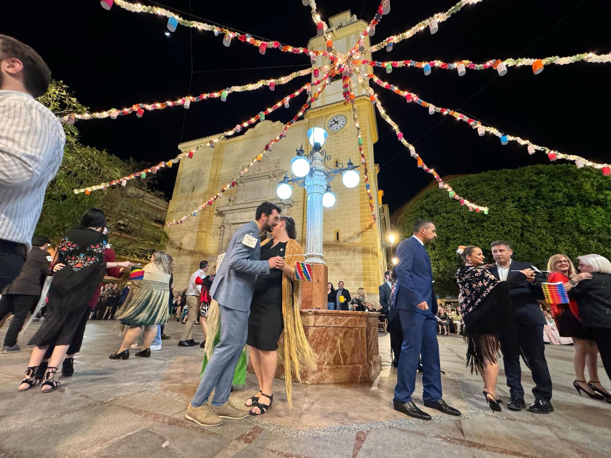 LAs imágenes del cierre a las Fiestas de San Vicente con la representación de "Els Miracles de Sant Vicent" y el Baile del Farol