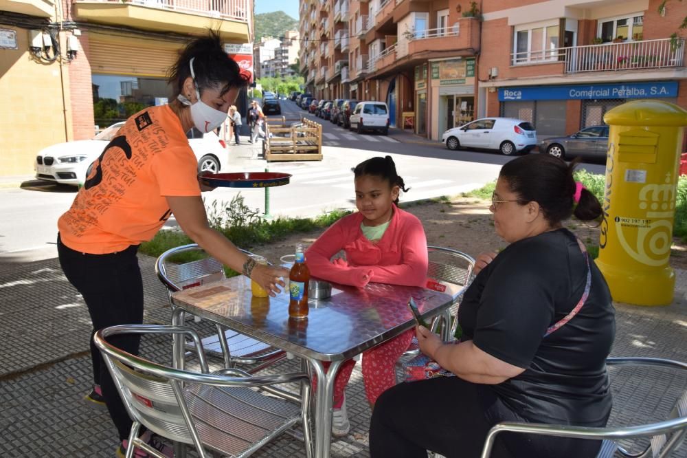 El comerç de Berga aixeca la persiana i les terrasses tornen a ocupar els carrers