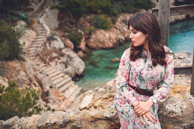 Hiba Abouk, elegancia en Mallorca