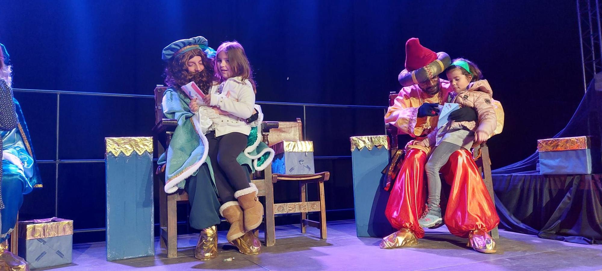 Els patges reials arriben a Solsona acompanyats per un espectacle infantil