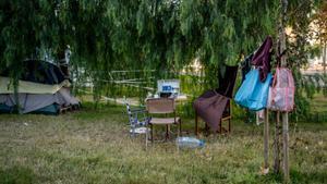 Barcelona 3/12/2025 Sociedad Reportaje sobre las personas sin hogar acampadas en la Zona Franca. - Zona de tiendas de campaña donde vive gente sin hogar en la Zona Franca. AUTOR:JORDI OTIX