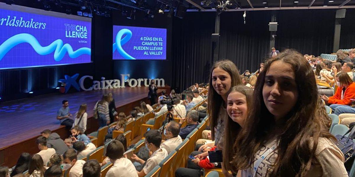 Las estudiantes del IES Llombai de Burriana, en el campus de CaixaForum.