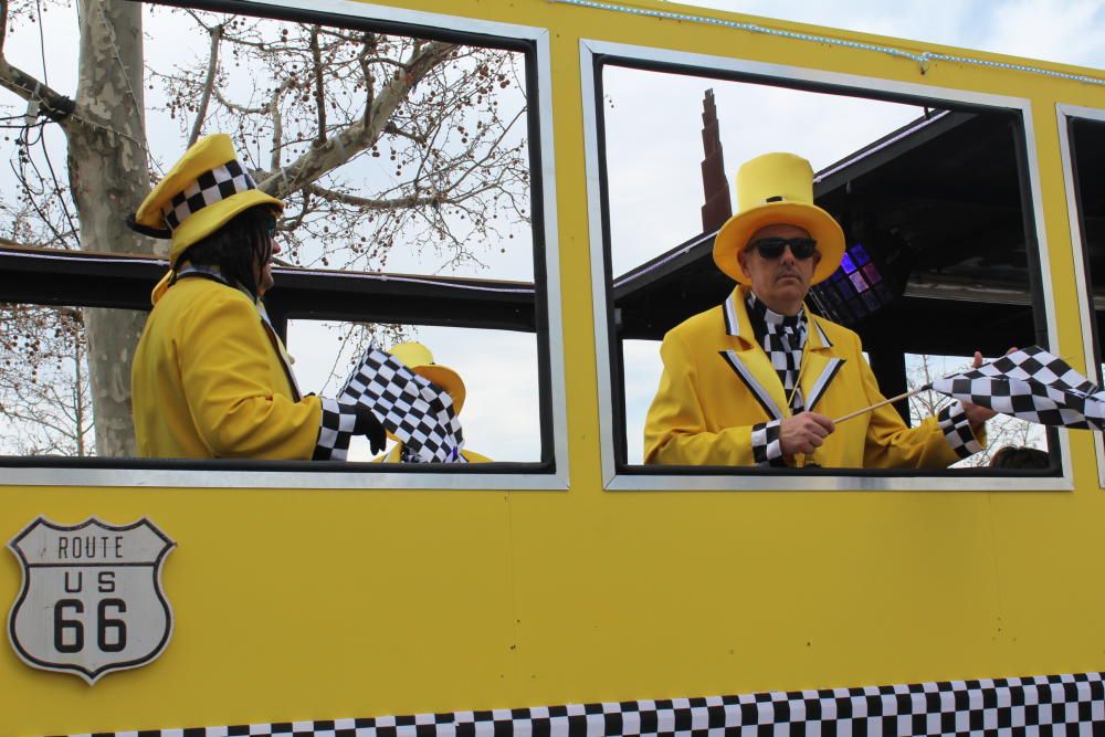 Roses viu un carnaval pletòric de gent i bon temps