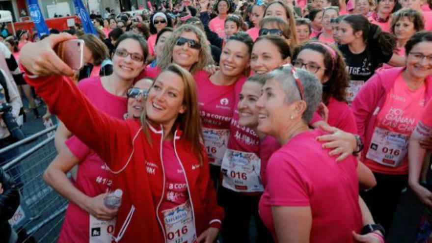 Mireia Belmonte, protagonista de la multitudinaria Carrera de la Mujer de Valencia