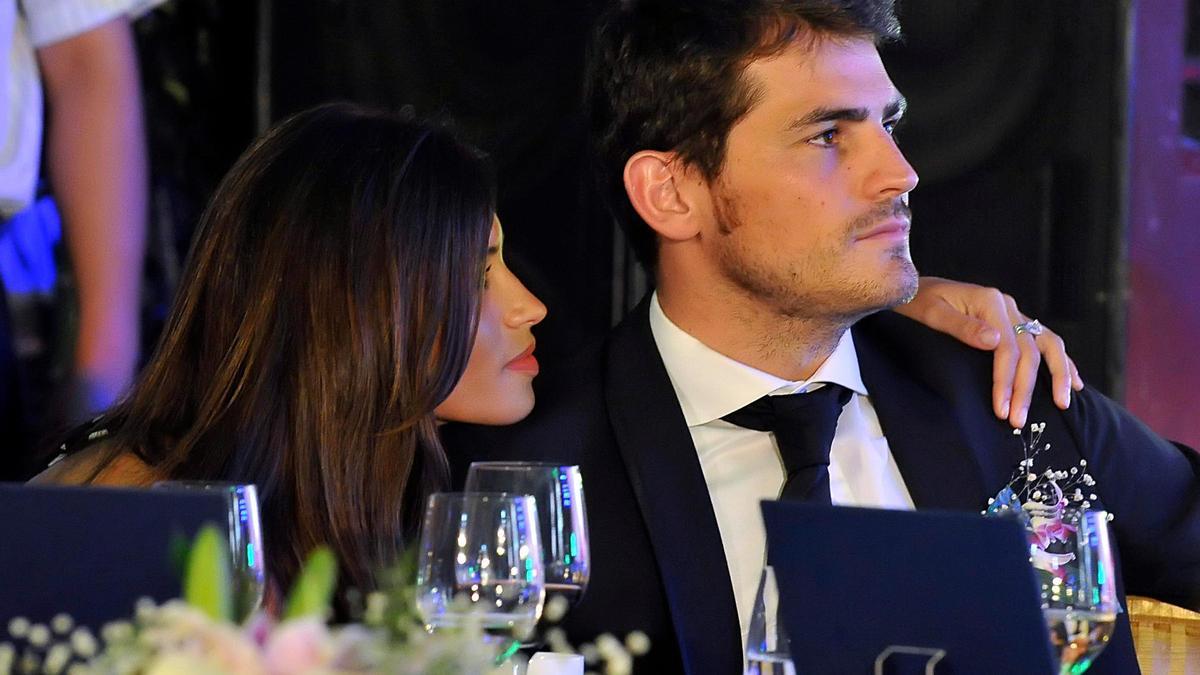 Sara Carbonero e Iker Casillas muy cariñosos durante una cena benéfica en China.