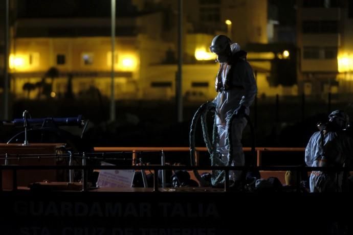 Una patrullera de Guardia Civil rescata a 29 ...