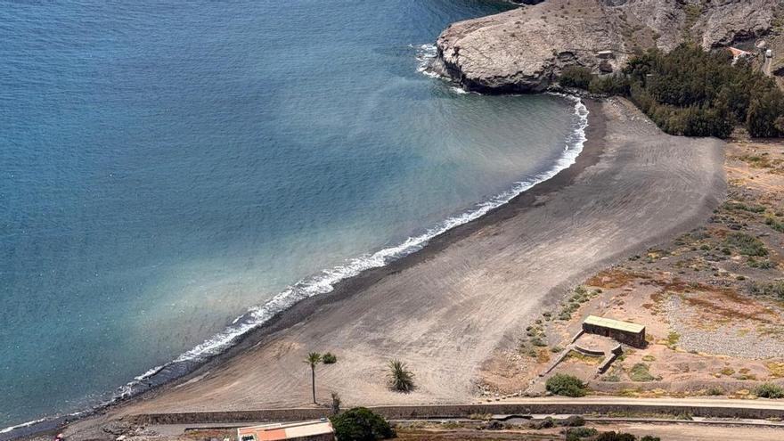 El reacondicionamiento en la desembocadura del barranco de Veneguera permite renaturalizar el frente marítimo