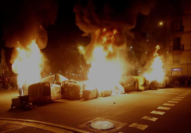 Detenido por incendiar 127 contenedores en Barcelona: los daños rondan los 115.000 euros